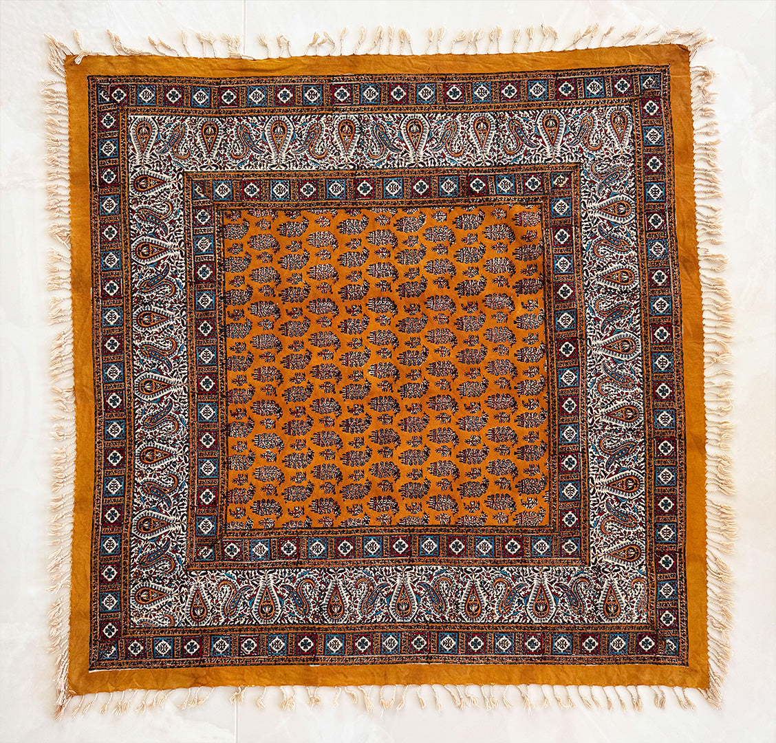 Table Cloth M