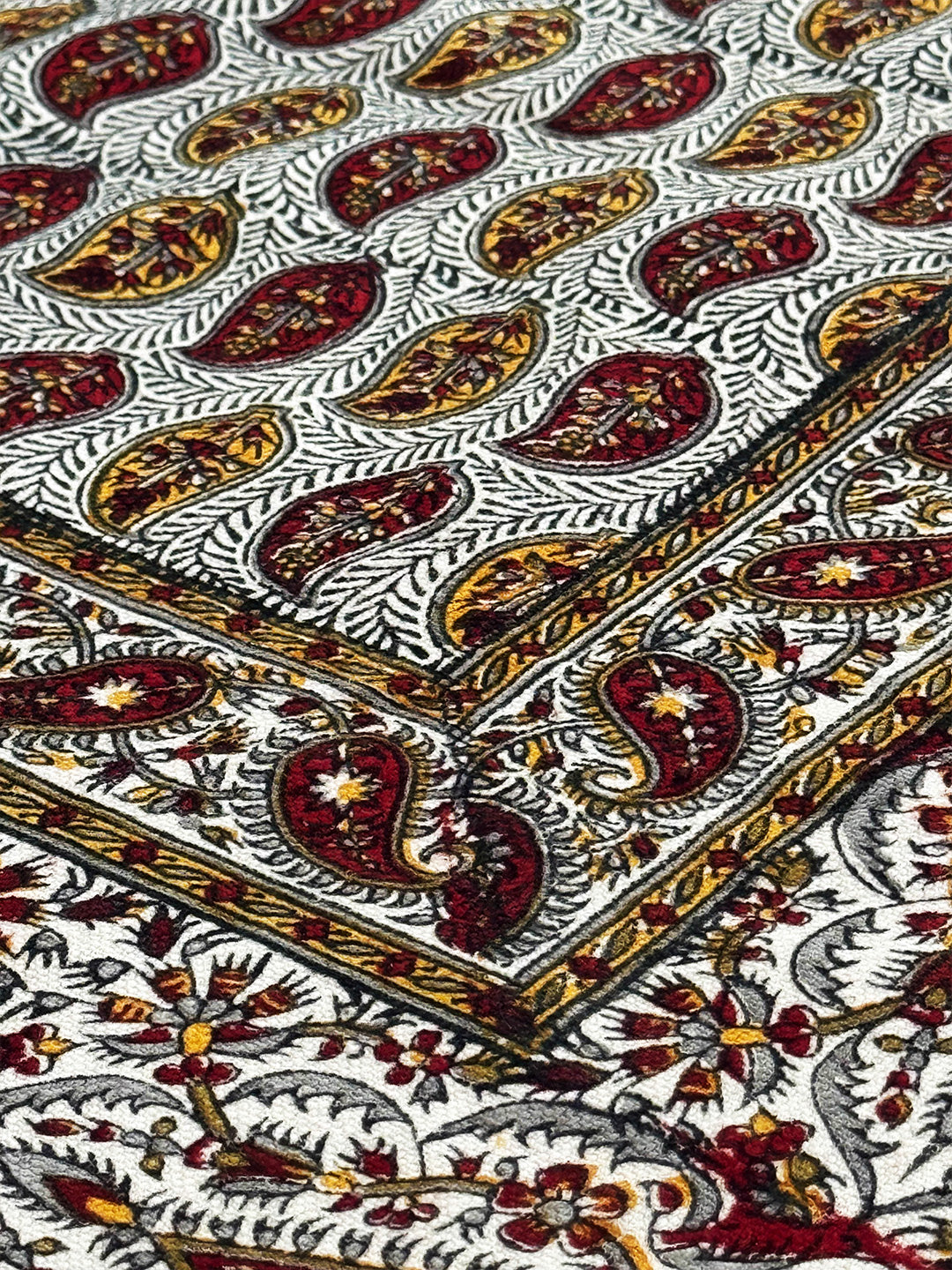 Table Cloth L