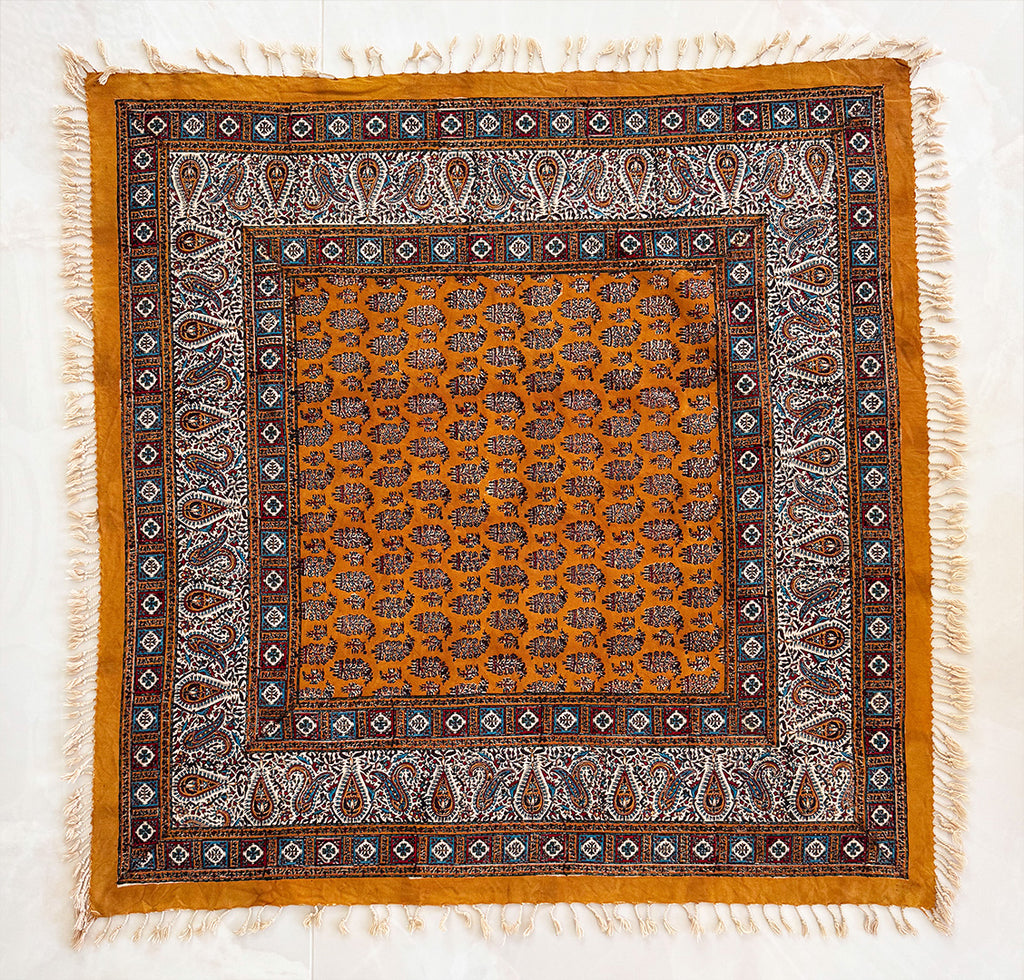 Table Cloth M